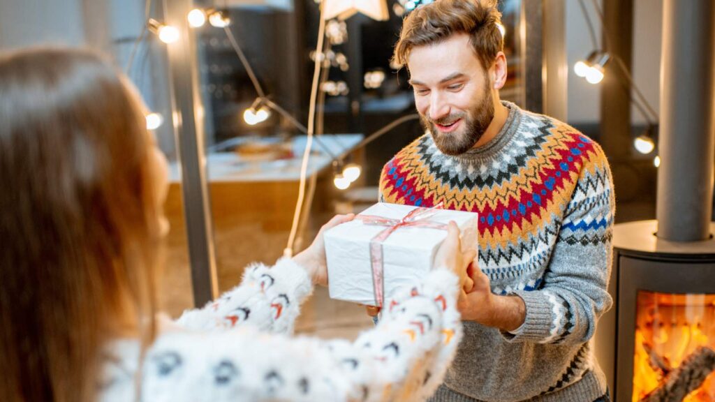 что подарить мужчине